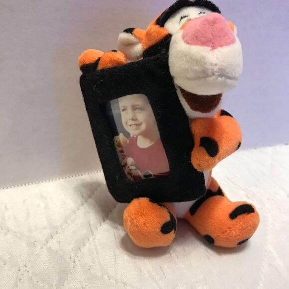 Walt Disney World 5 inch Tigger plush holding picture frame - Picture 2 of 4